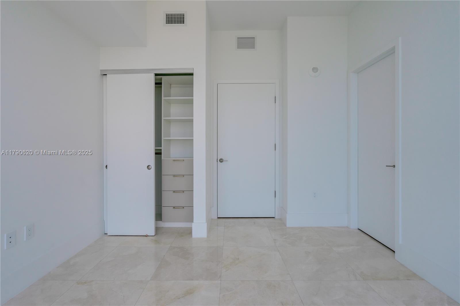 788 NE 23 St # 3102