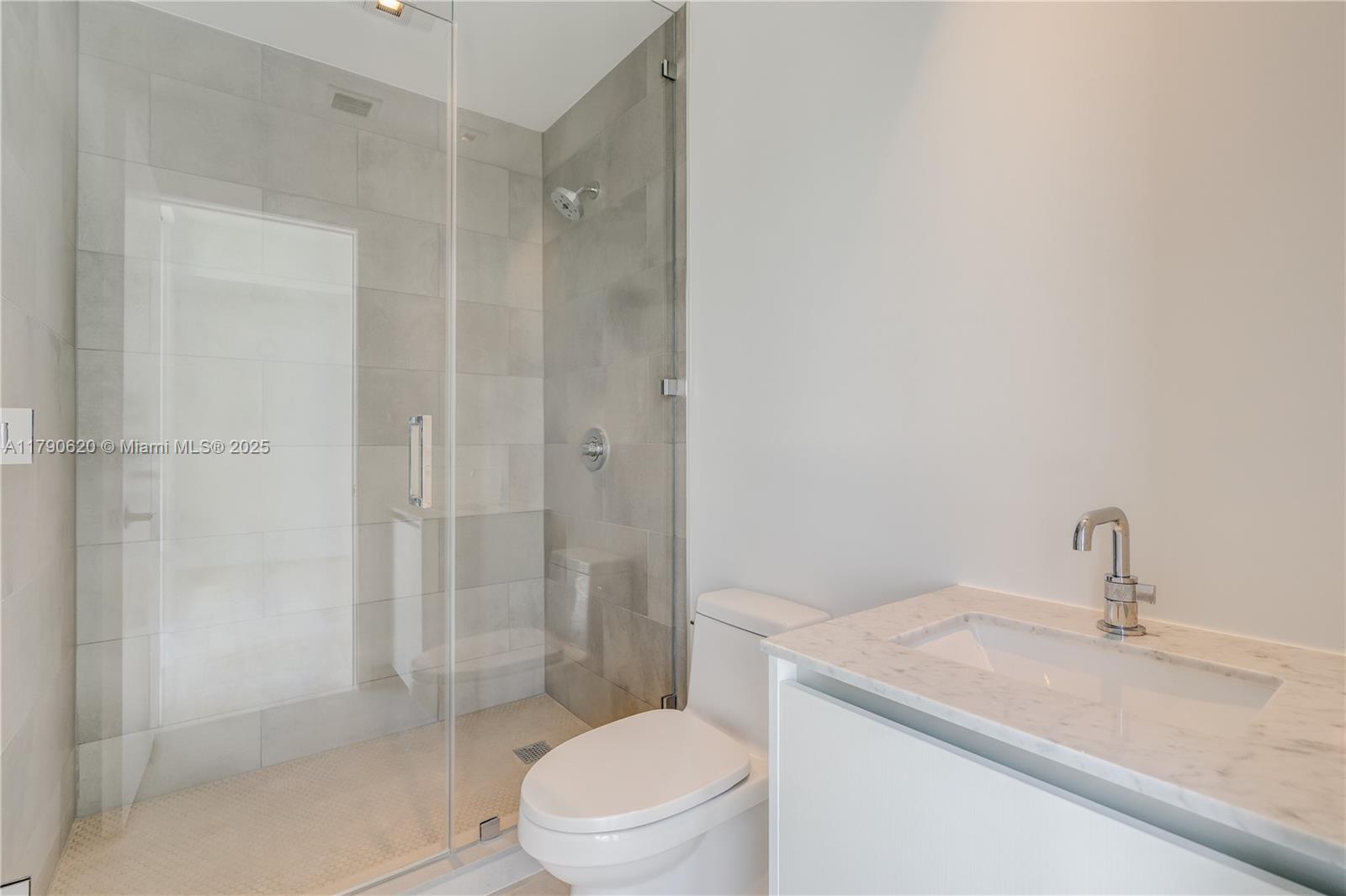 788 NE 23 St # 3102