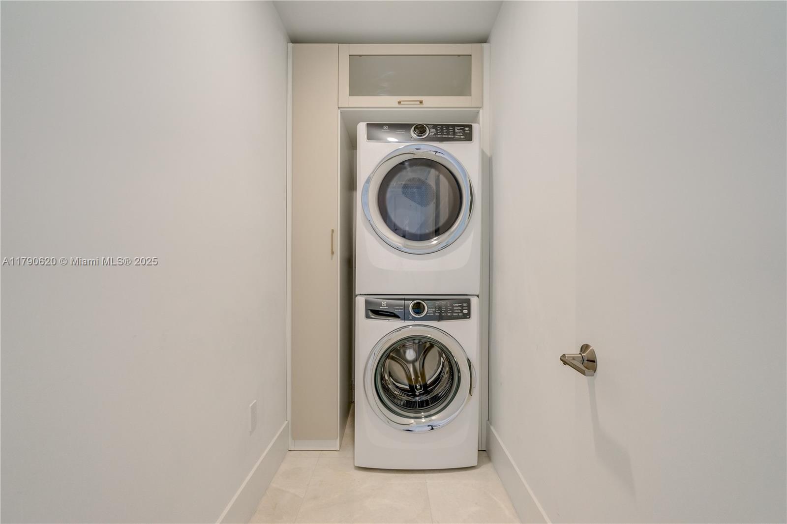 788 NE 23 St # 3102