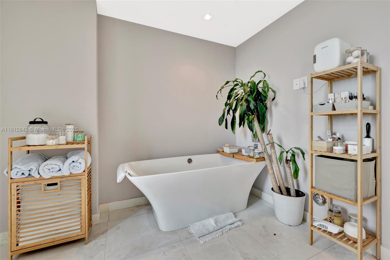 17111 Biscayne Blvd # 2308