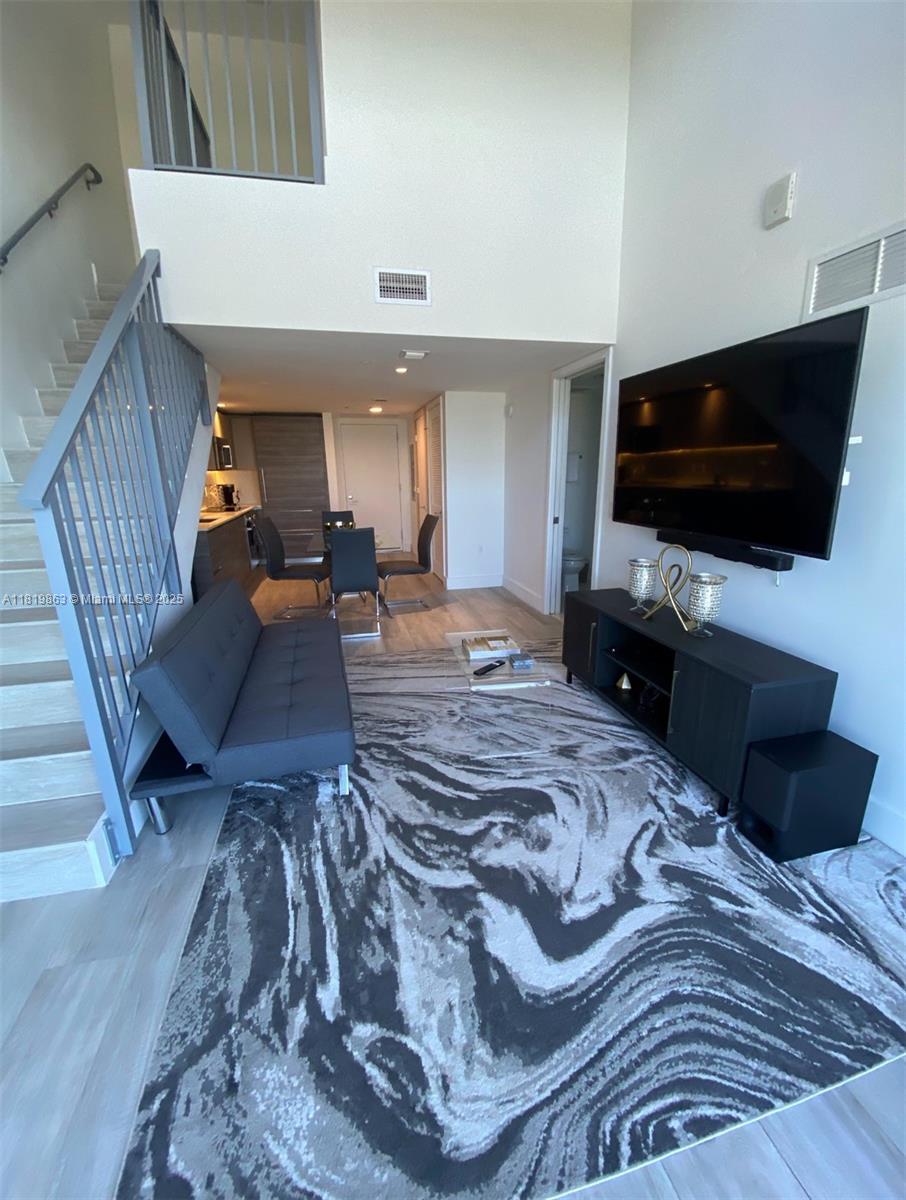 121 NE 34th St Unit: PH3212