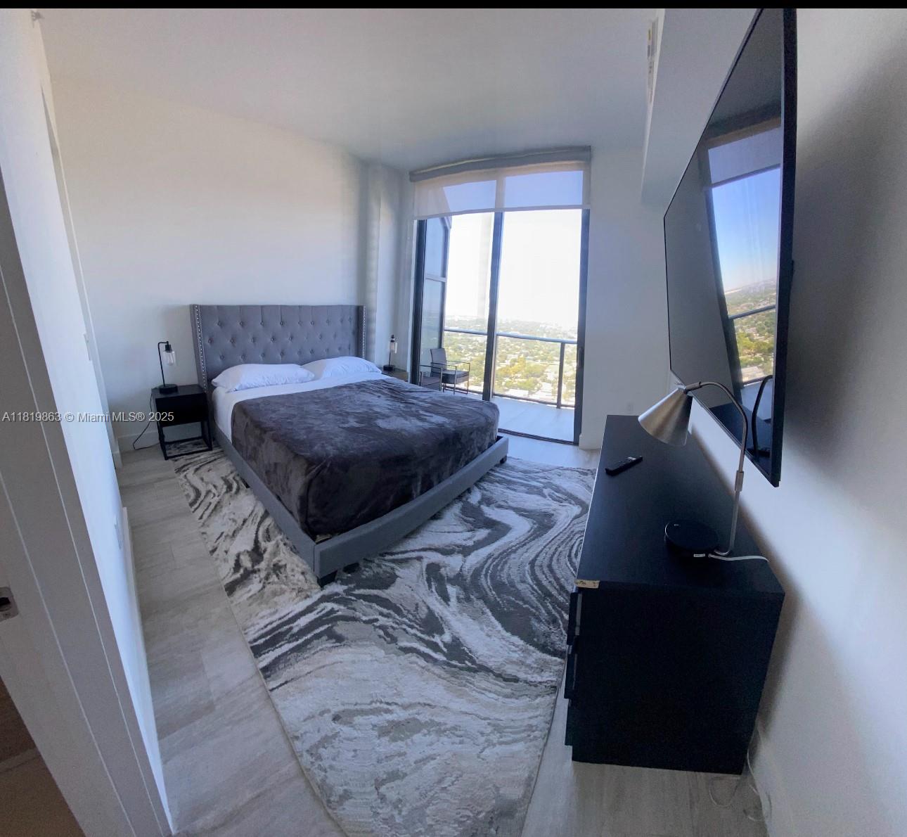 121 NE 34th St Unit: PH3212