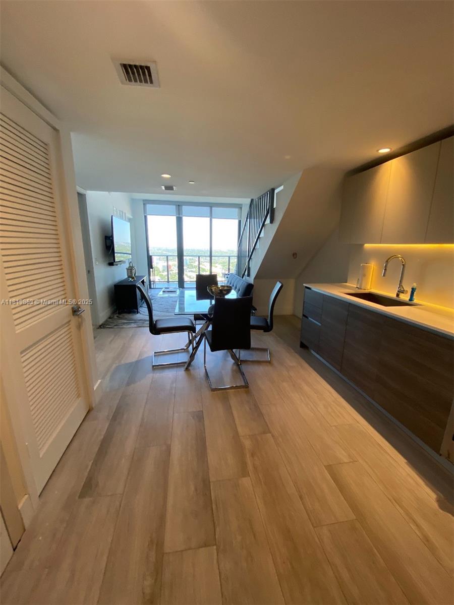 121 NE 34th St Unit: PH3212