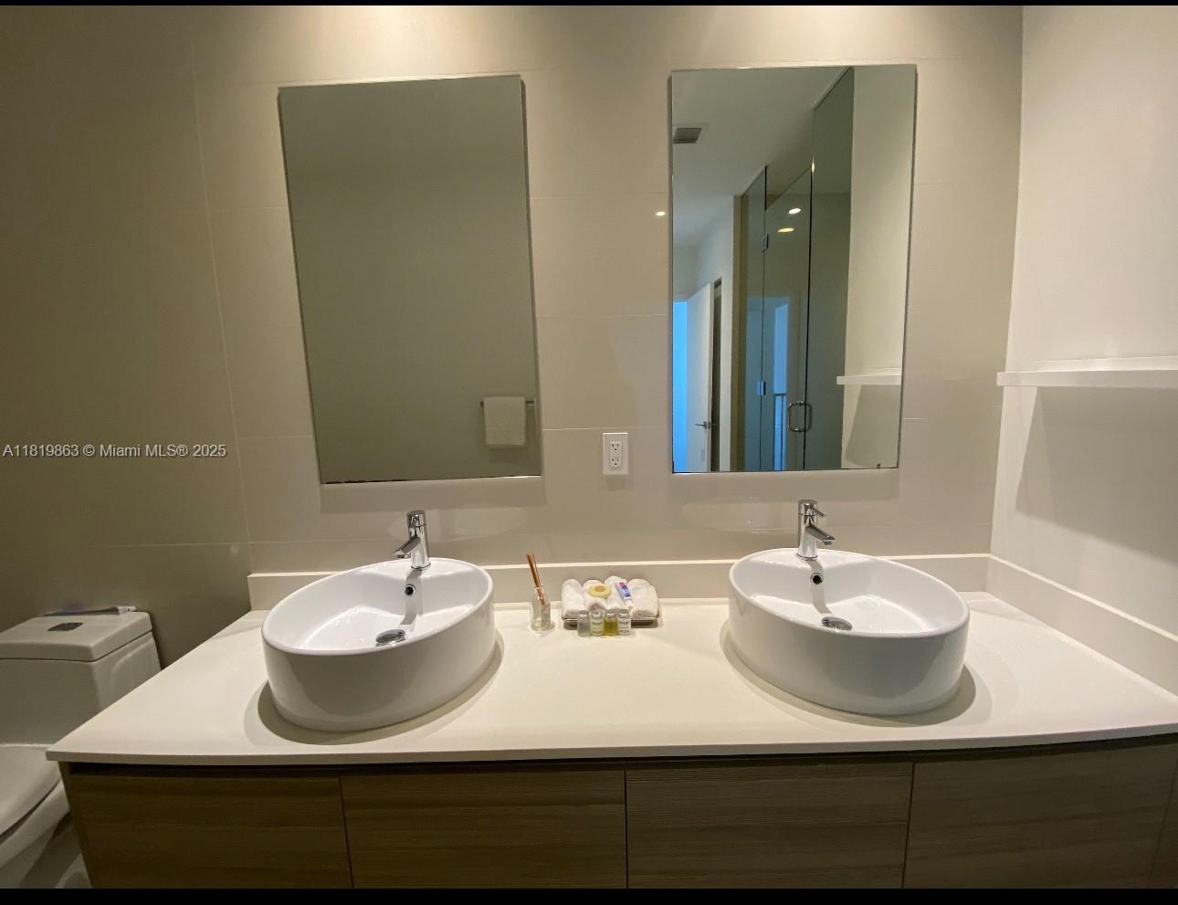 121 NE 34th St Unit: PH3212