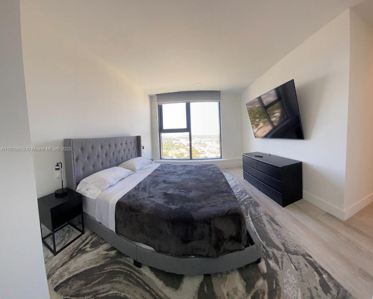 121 NE 34th St Unit: PH3212