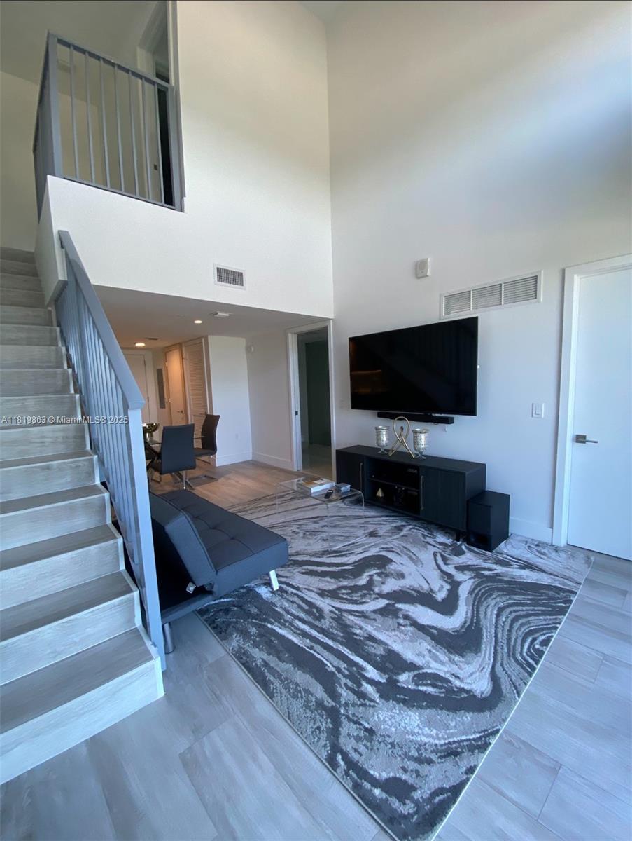 121 NE 34th St Unit: PH3212