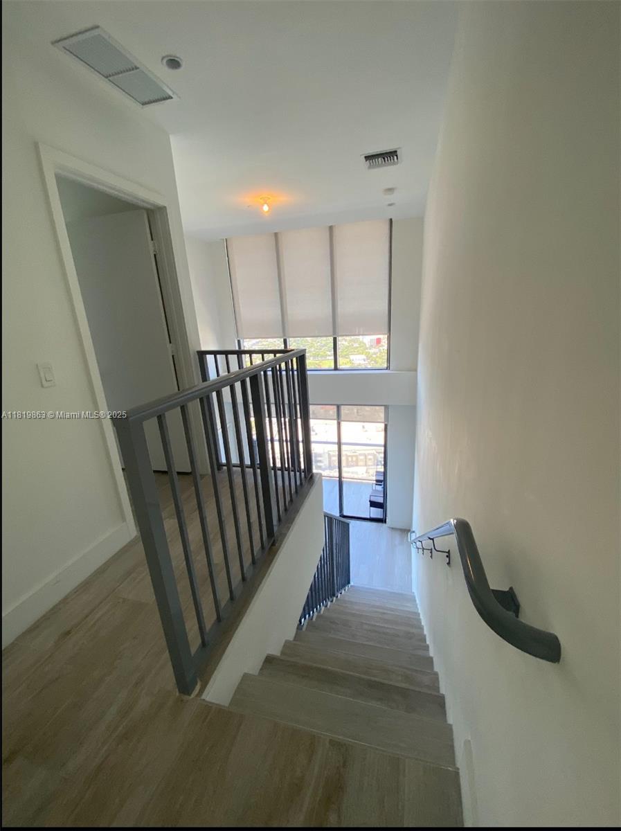 121 NE 34th St Unit: PH3212