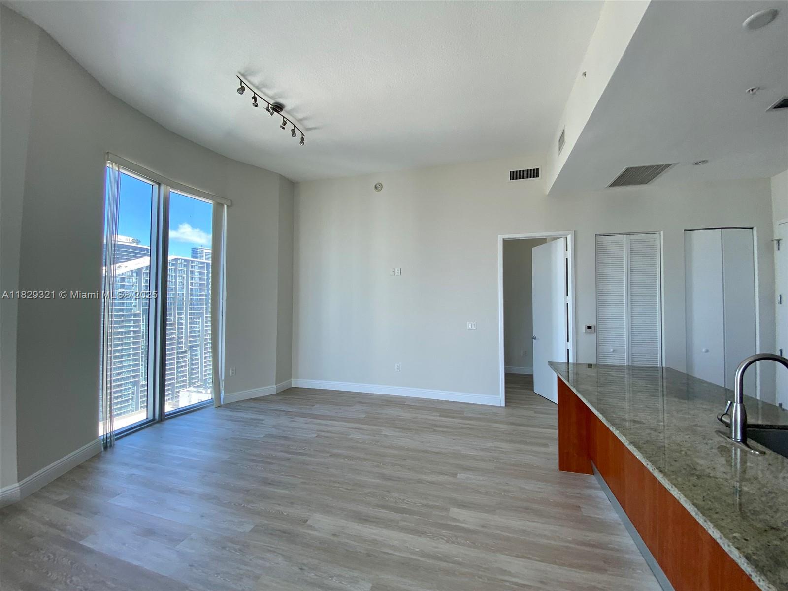 185 SW 7th St # 4311