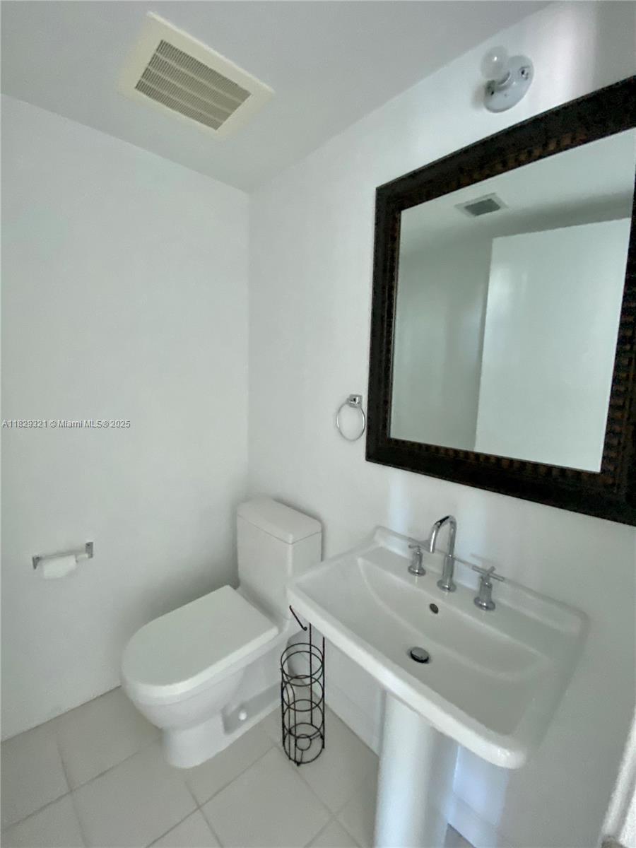 185 SW 7th St # 4311