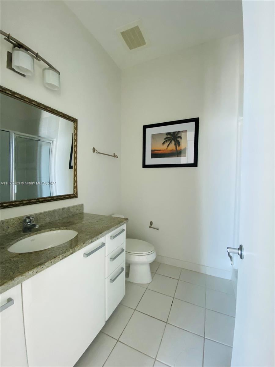 185 SW 7th St # 4311