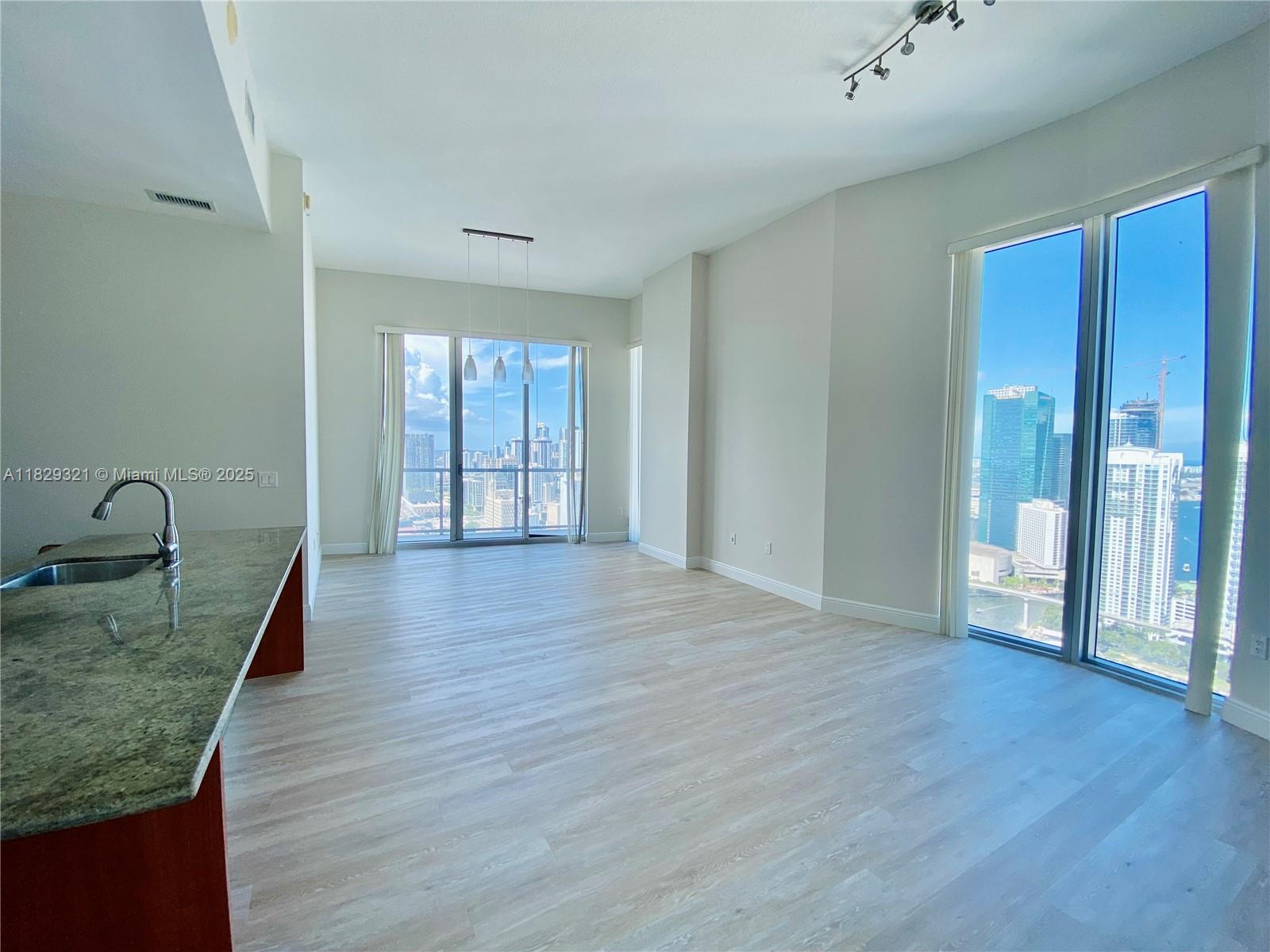 185 SW 7th St # 4311