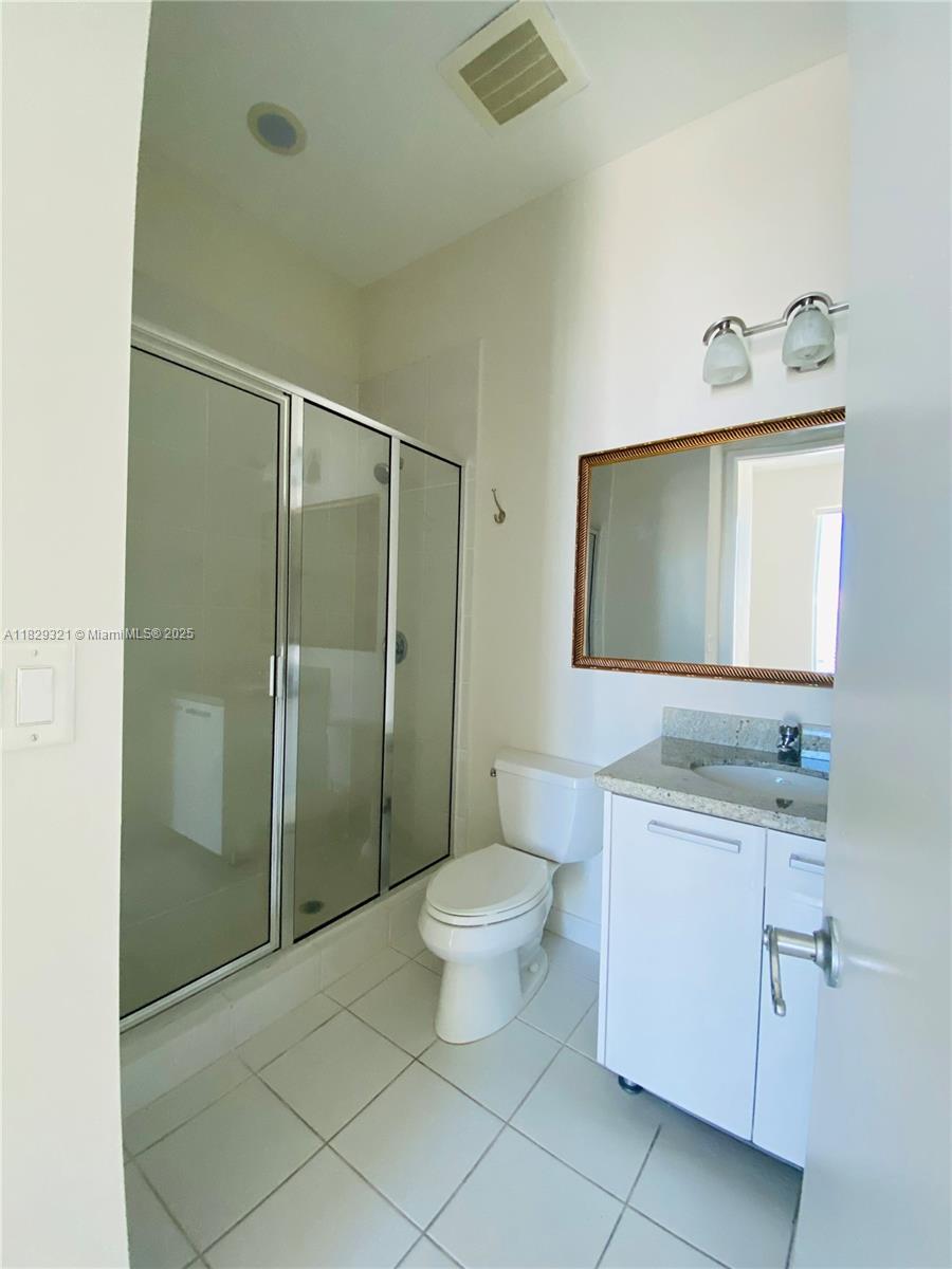 185 SW 7th St # 4311