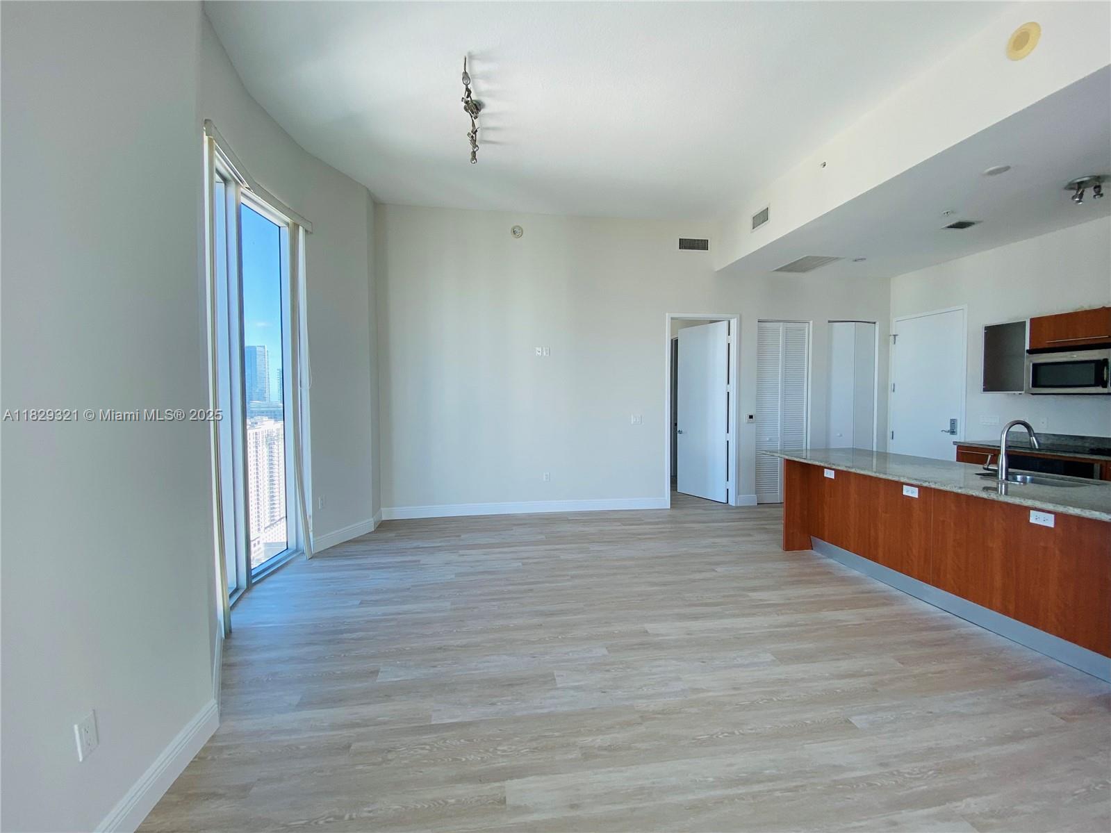 185 SW 7th St # 4311