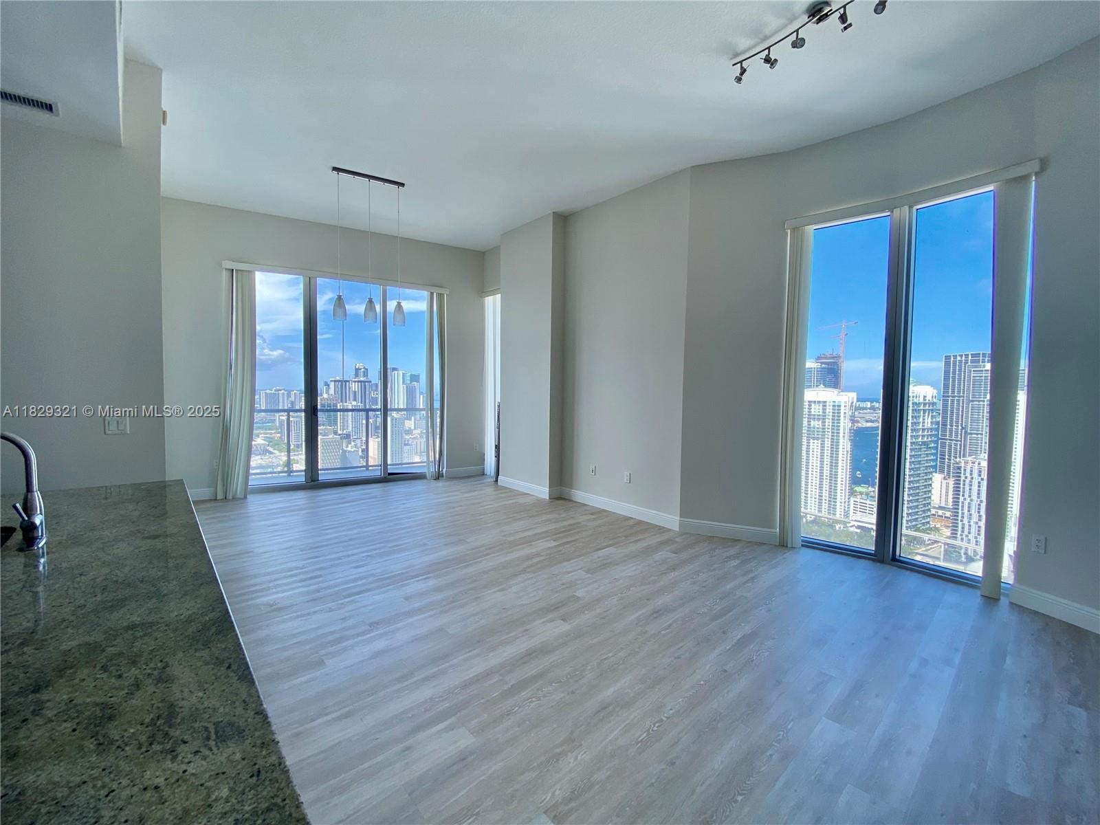 185 SW 7th St # 4311