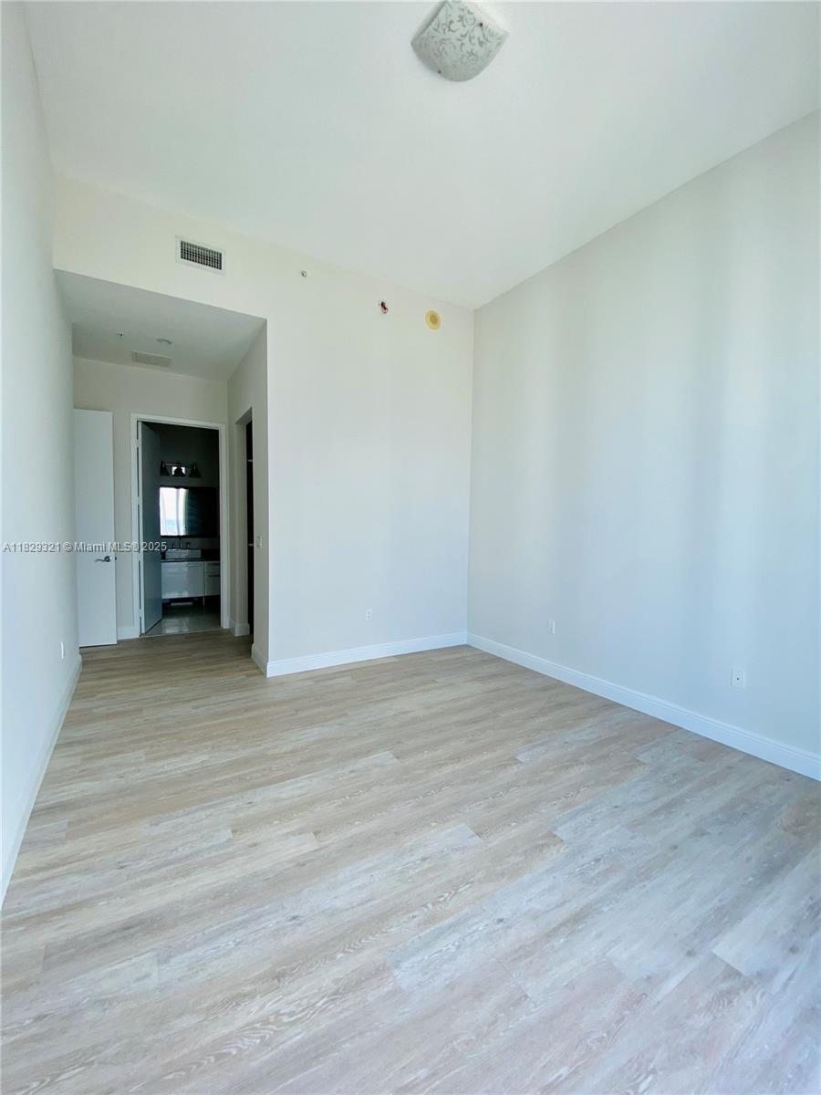 185 SW 7th St # 4311