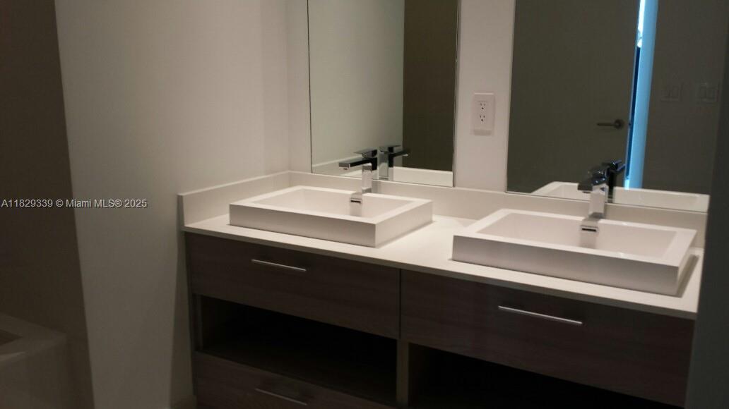 1300 S Miami Ave Unit: 1702