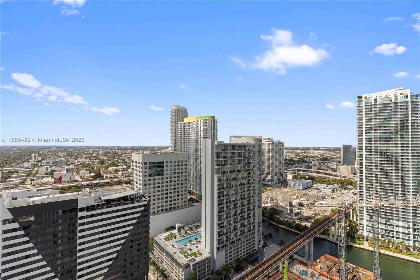 88 SW 7th St # 2906