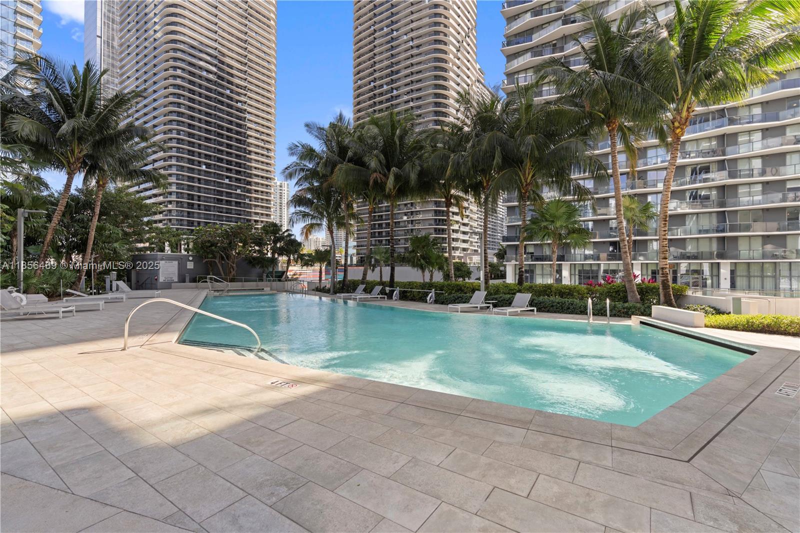 88 SW 7th St # 2906