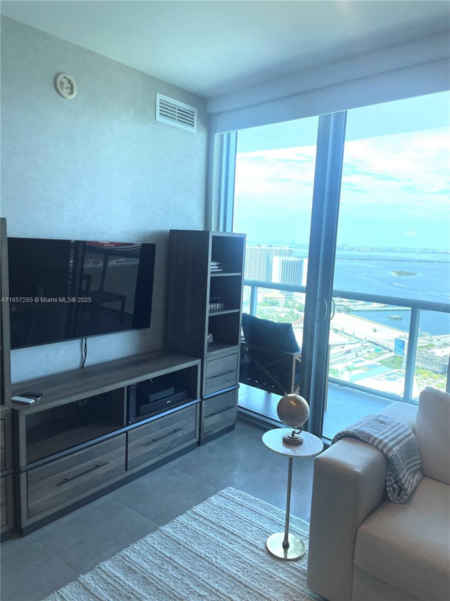 888 Biscayne Blvd # 4310