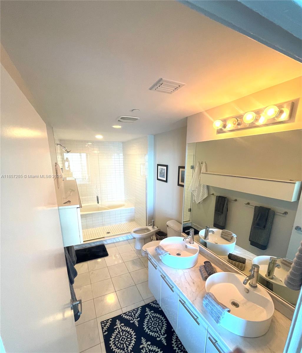 888 Biscayne Blvd # 4310