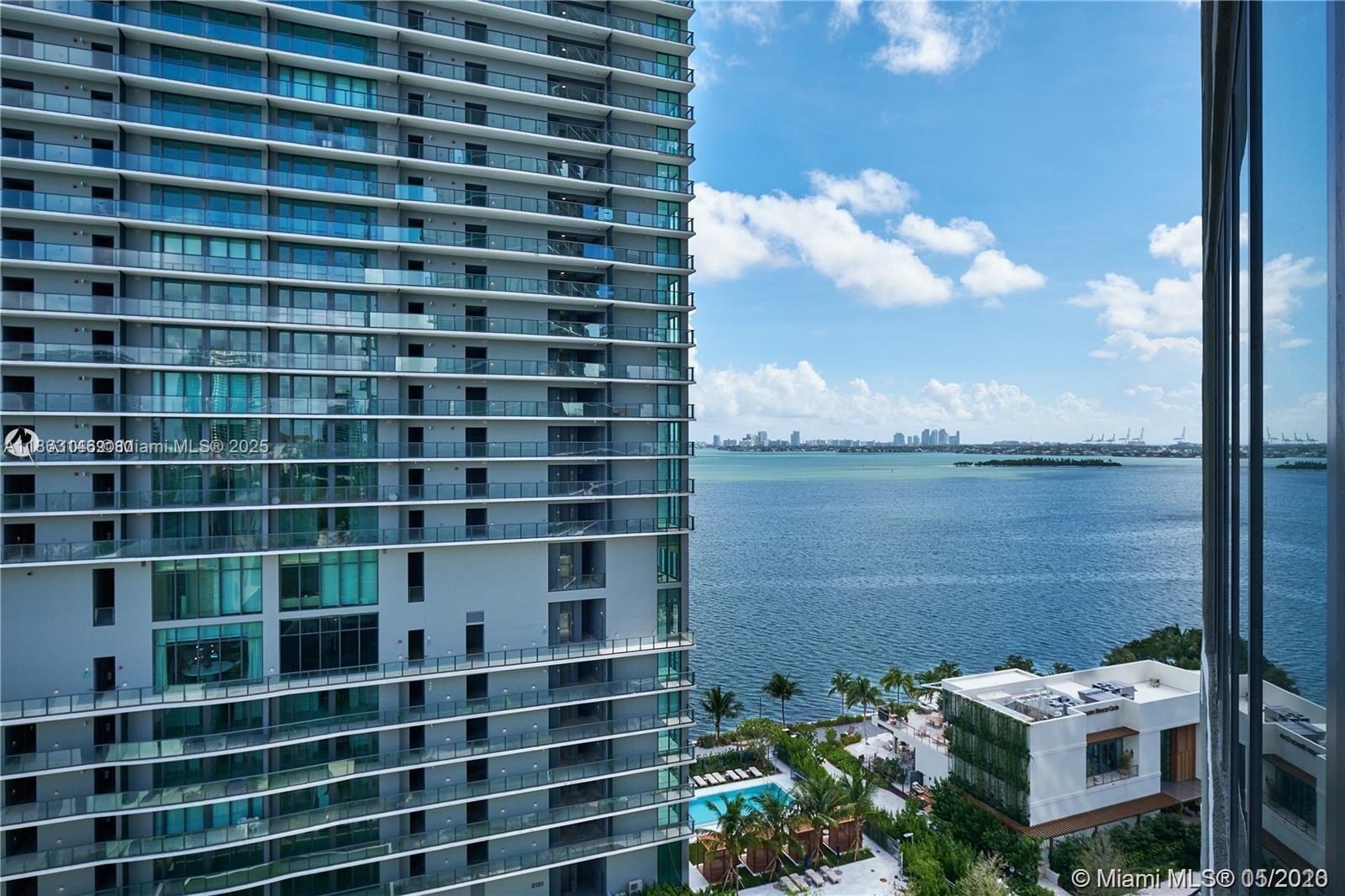 650 NE 32nd St # 1208