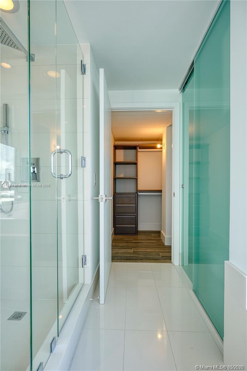 650 NE 32nd St # 1208