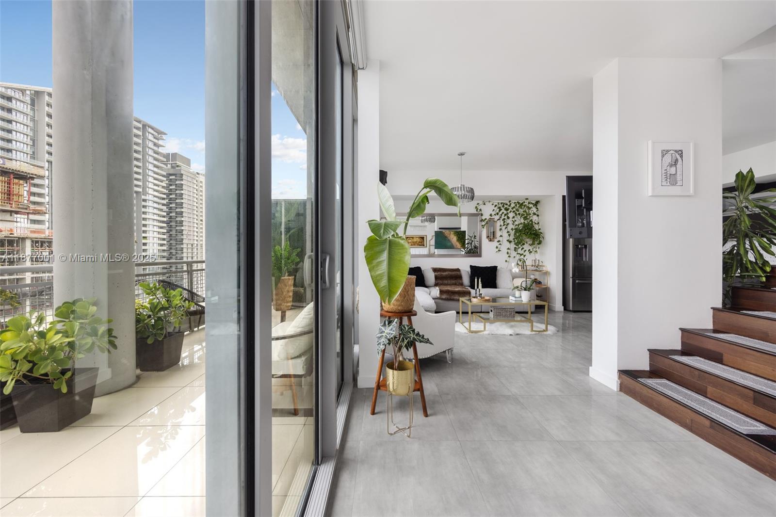 690 SW 1st Ct Unit: PHI10