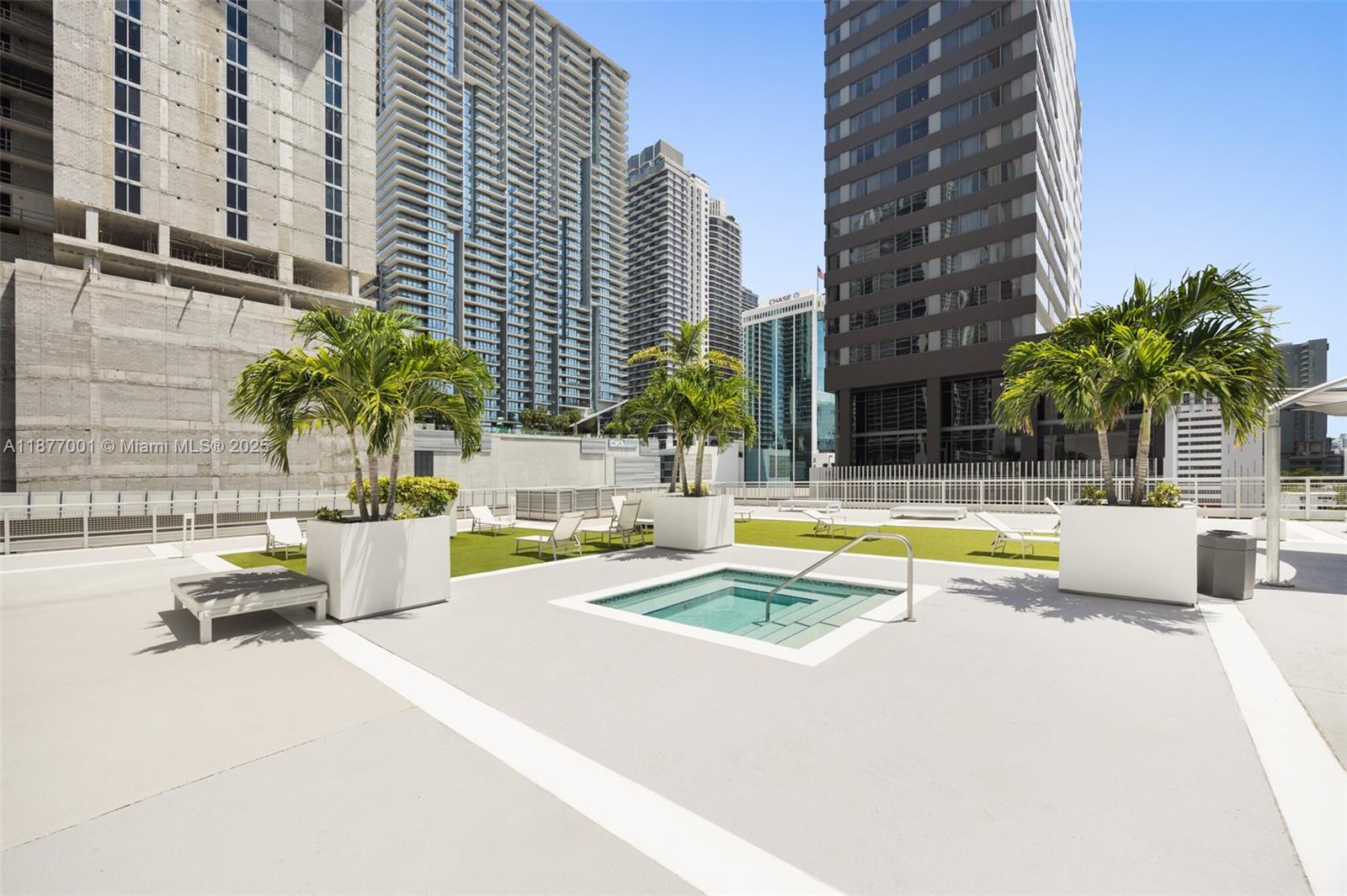 690 SW 1st Ct Unit: PHI10