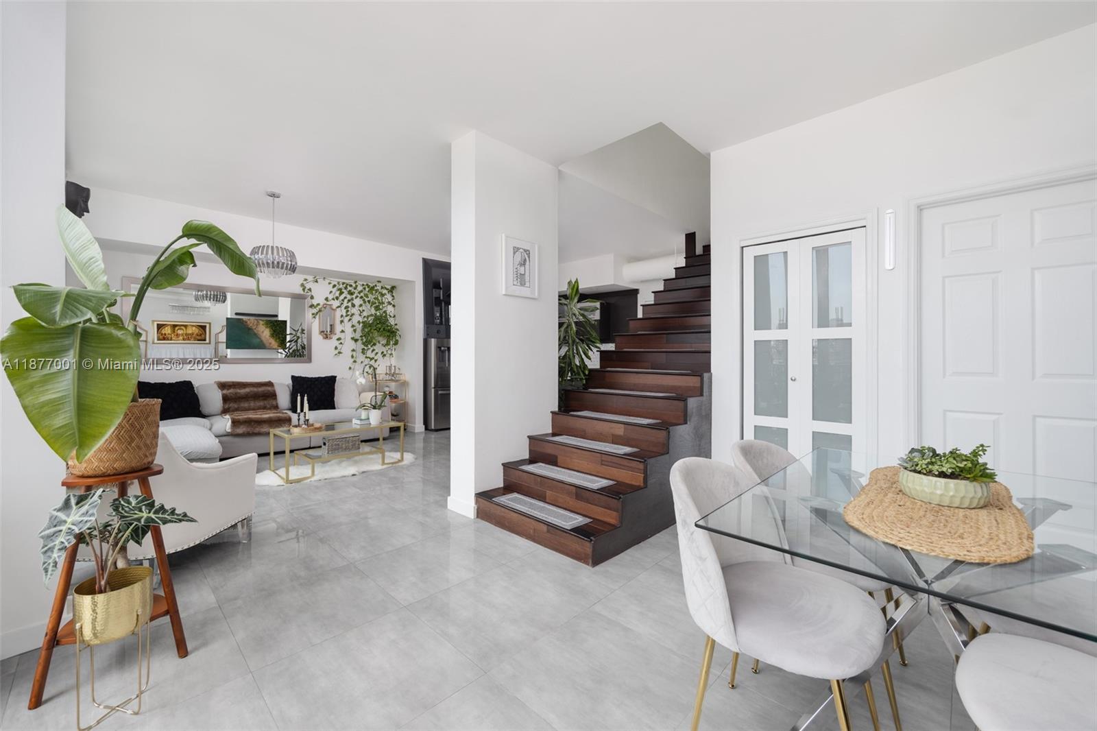 690 SW 1st Ct Unit: PHI10