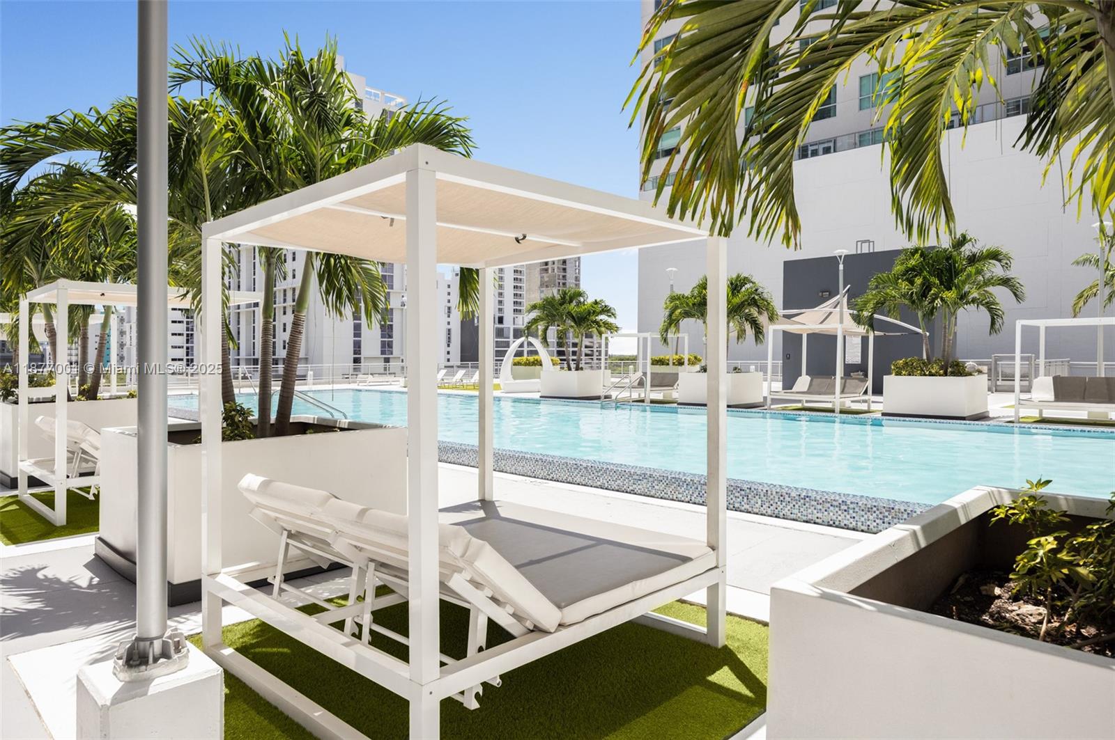 690 SW 1st Ct Unit: PHI10