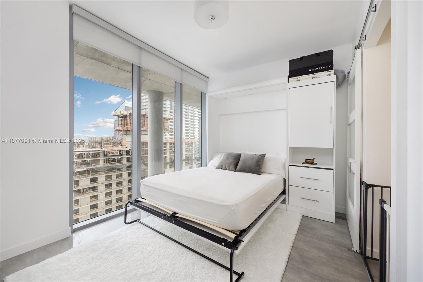 690 SW 1st Ct Unit: PHI10