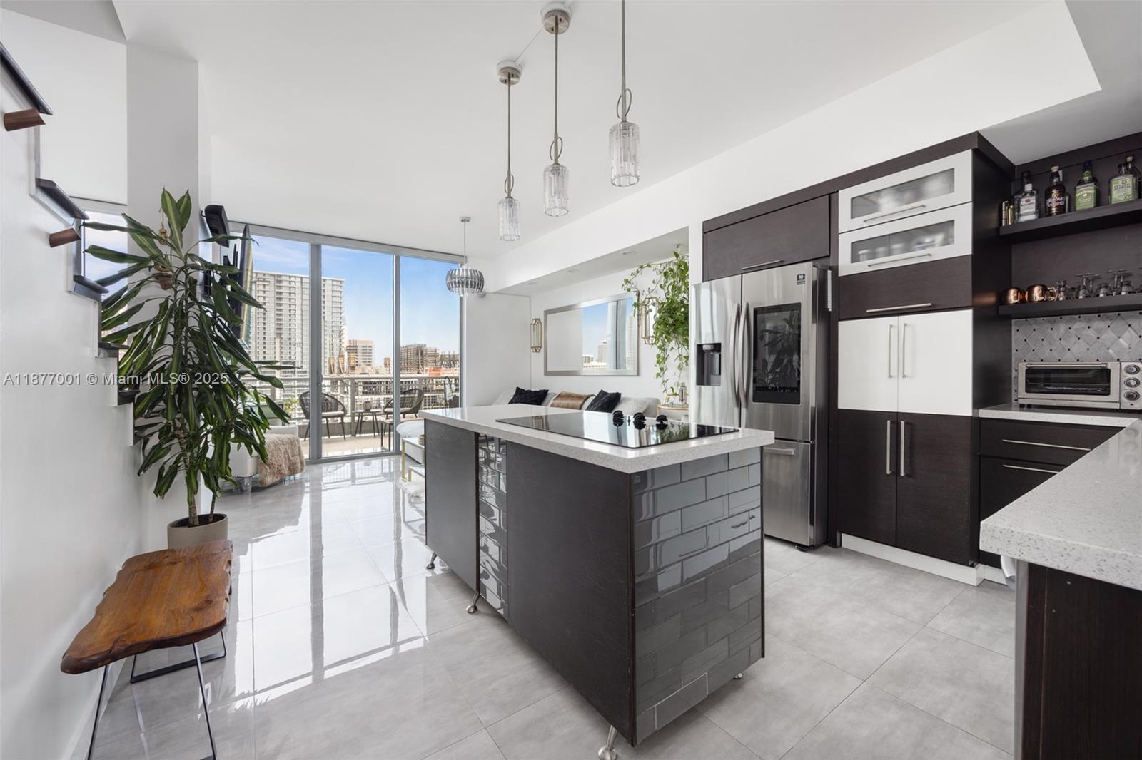 690 SW 1st Ct Unit: PHI10