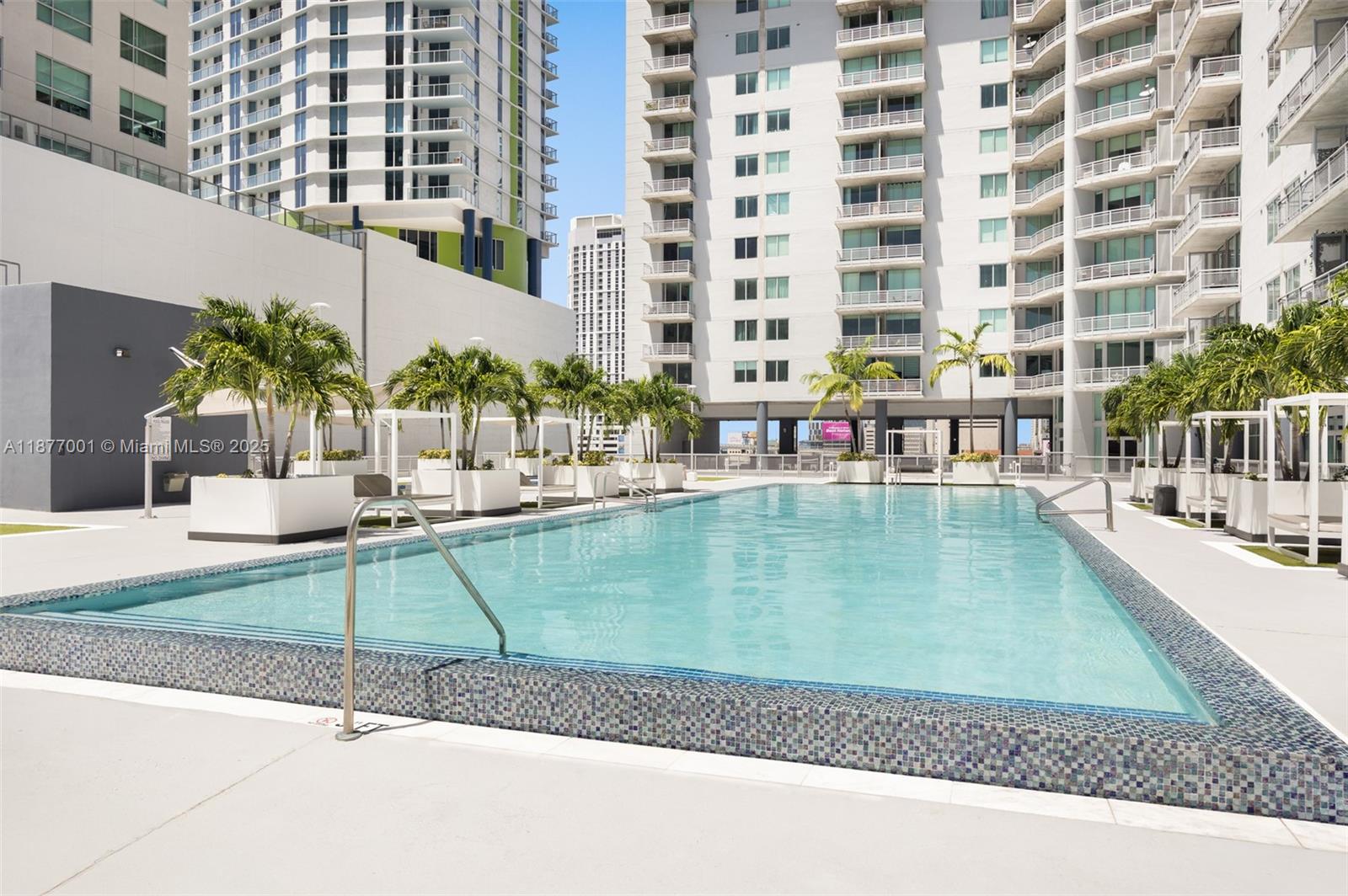 690 SW 1st Ct Unit: PHI10