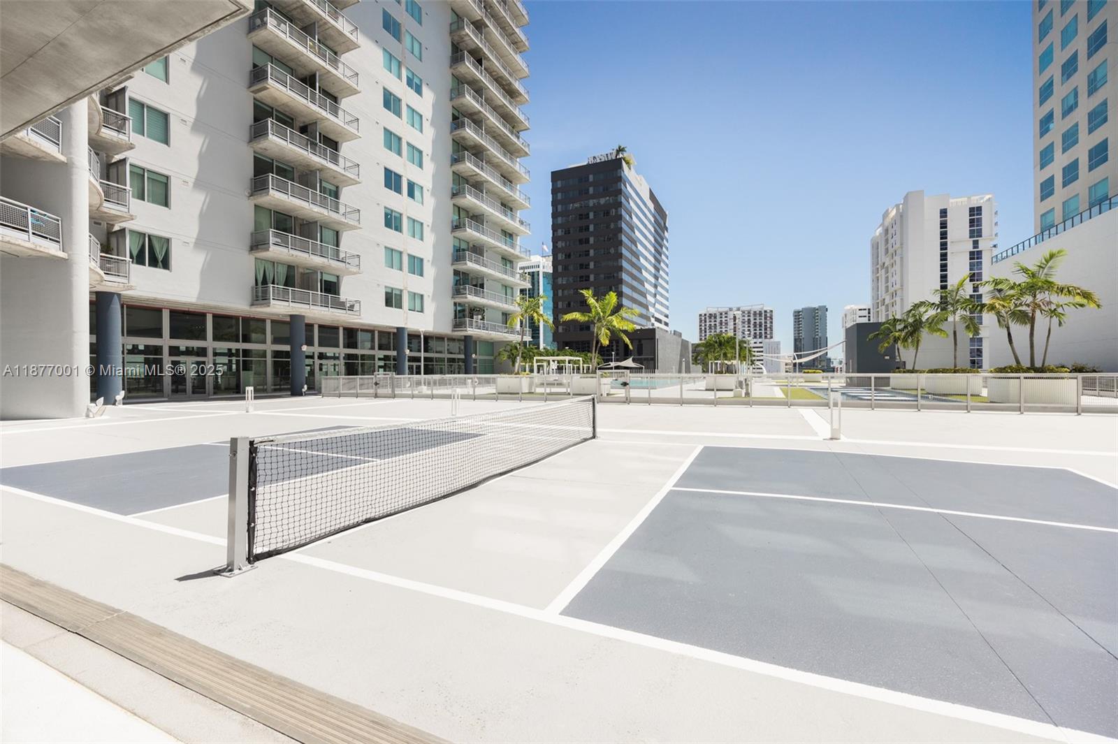 690 SW 1st Ct Unit: PHI10