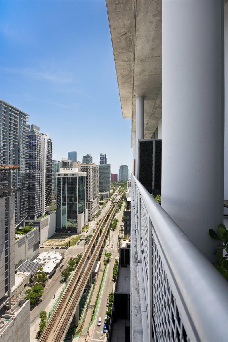 690 SW 1st Ct Unit: PHI10