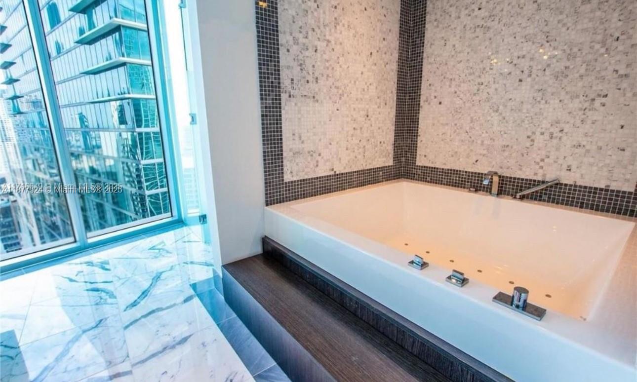 200 Biscayne Boulevard Way # 3801