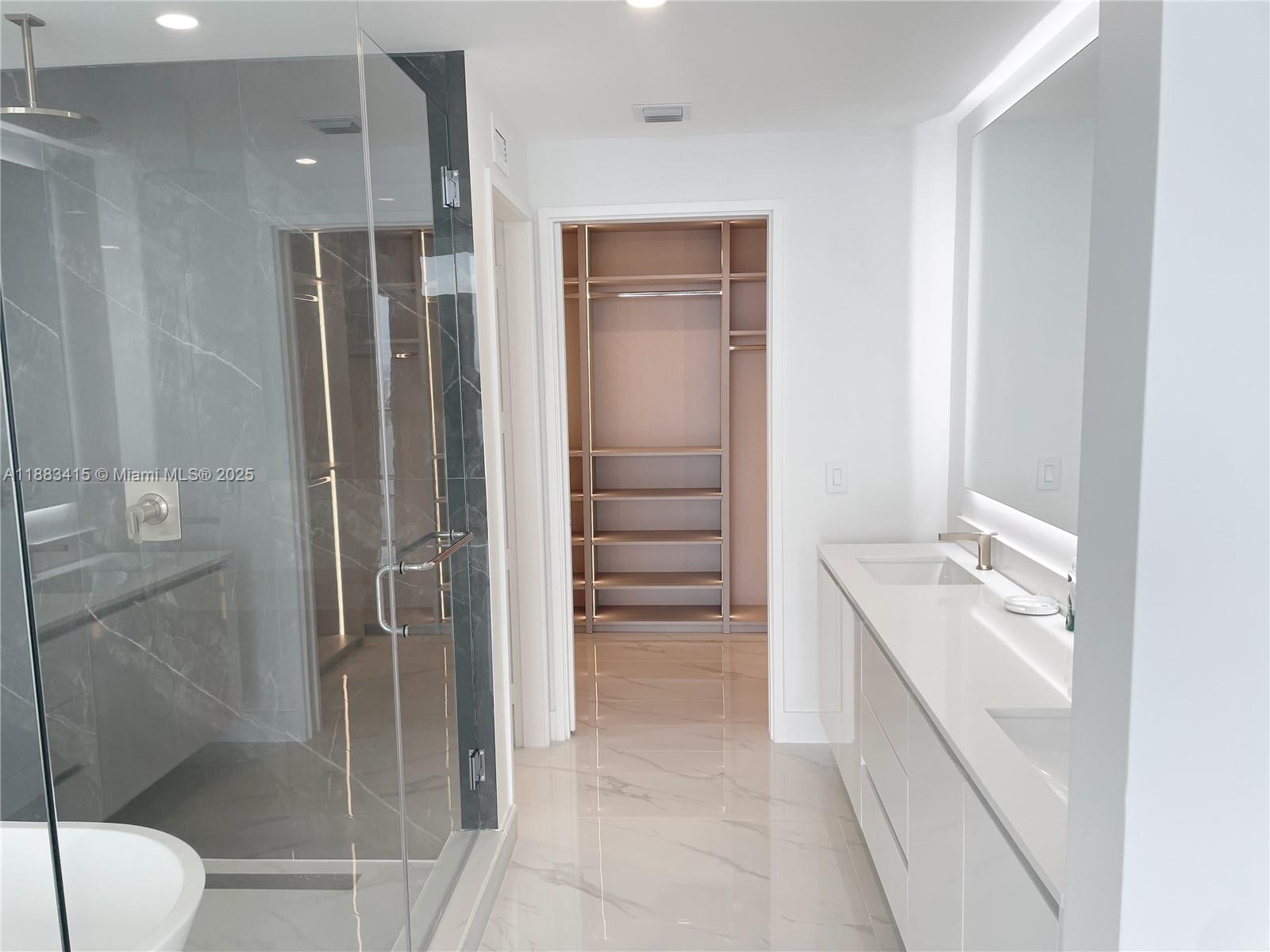 700 NE 24th St # 4706