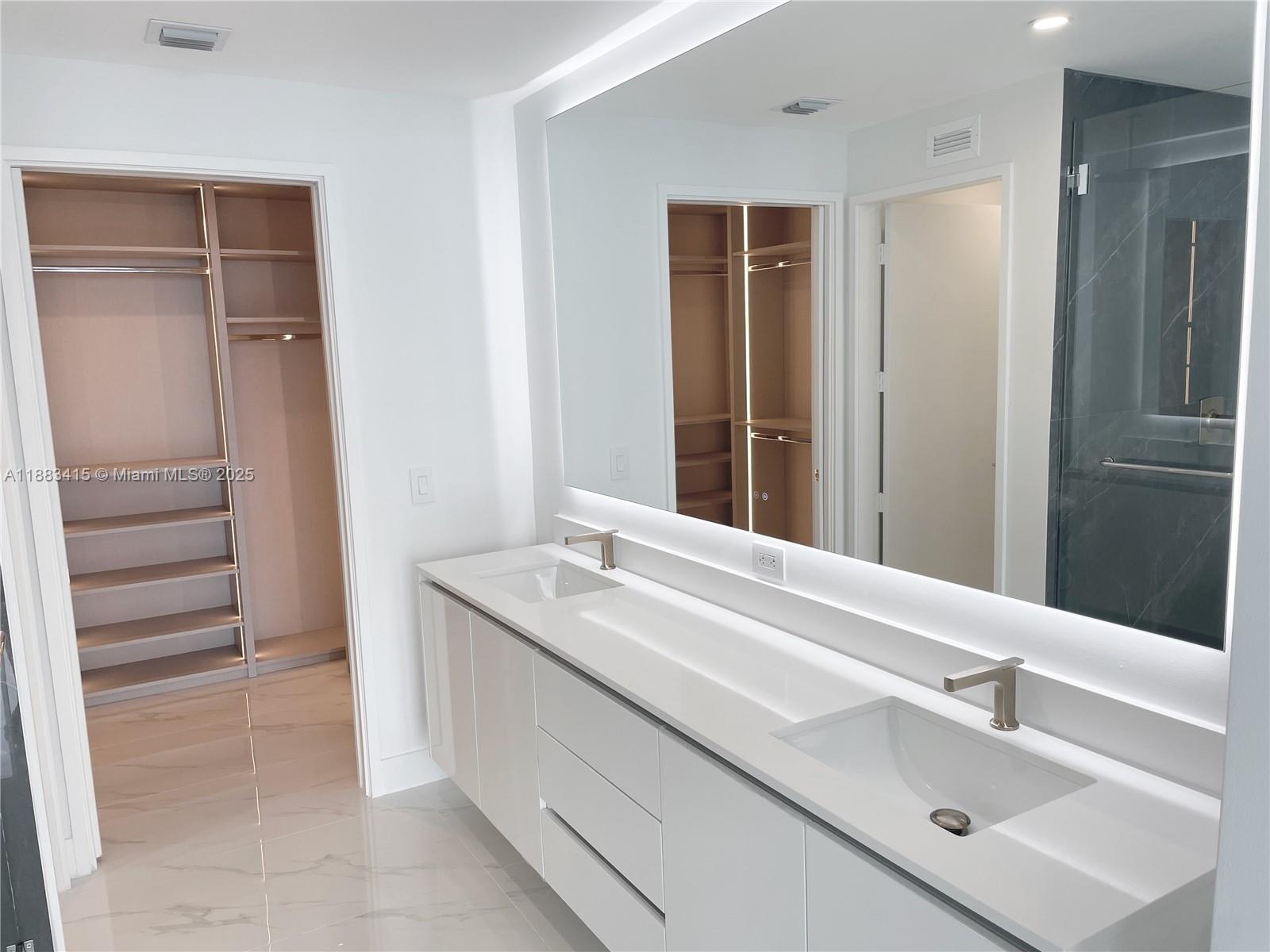 700 NE 24th St # 4706