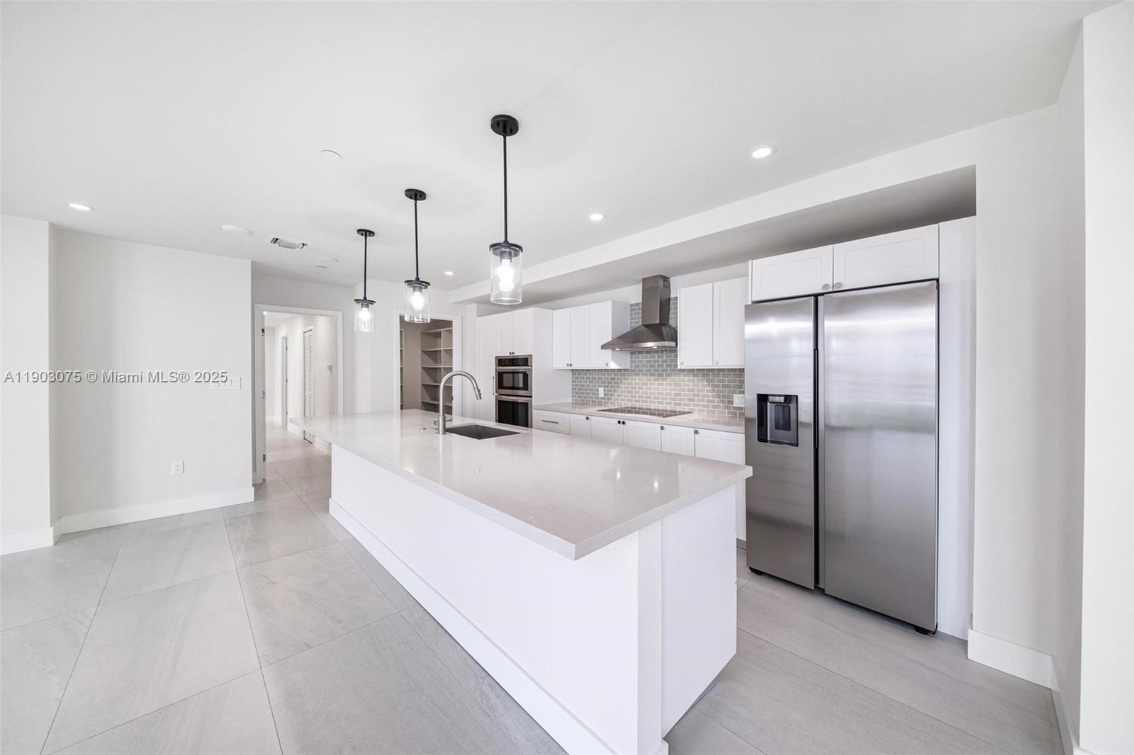 555 NE 34th St # 3, Miami Unit: PH-3