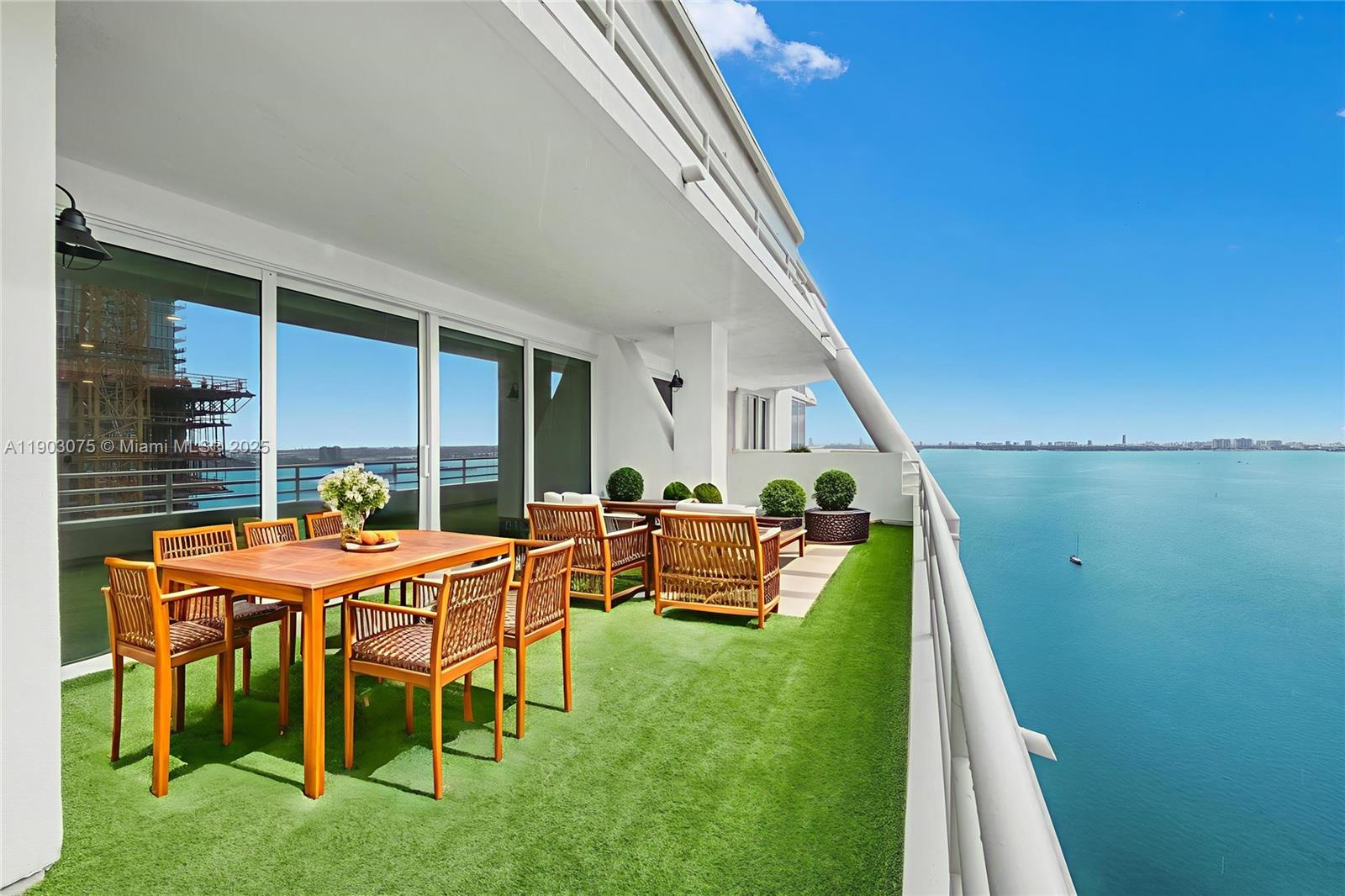 555 NE 34th St # 3, Miami Unit: PH-3