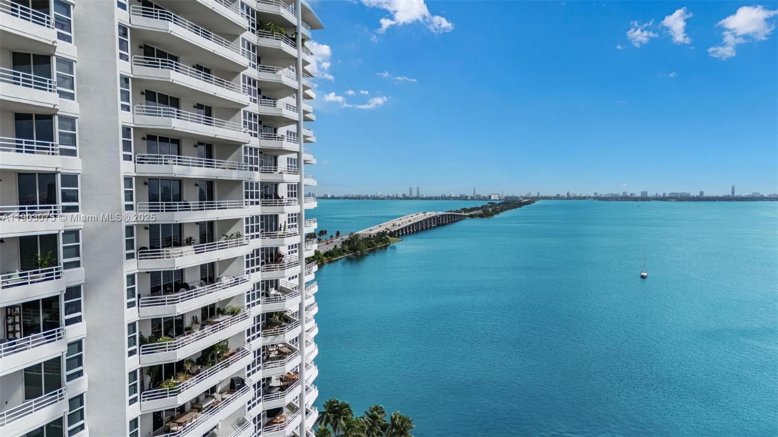 555 NE 34th St # 3, Miami Unit: PH-3