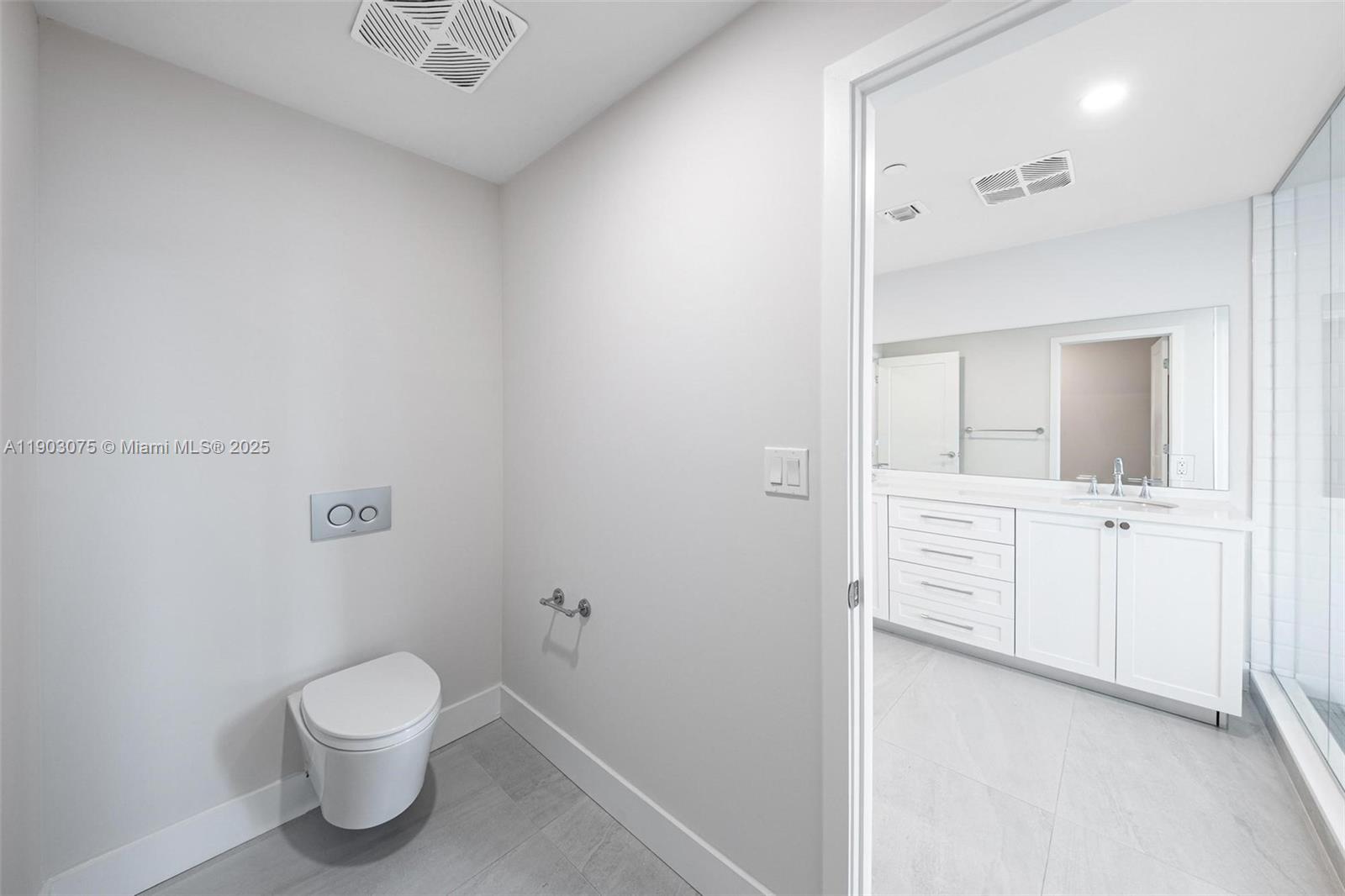 555 NE 34th St # 3, Miami Unit: PH-3