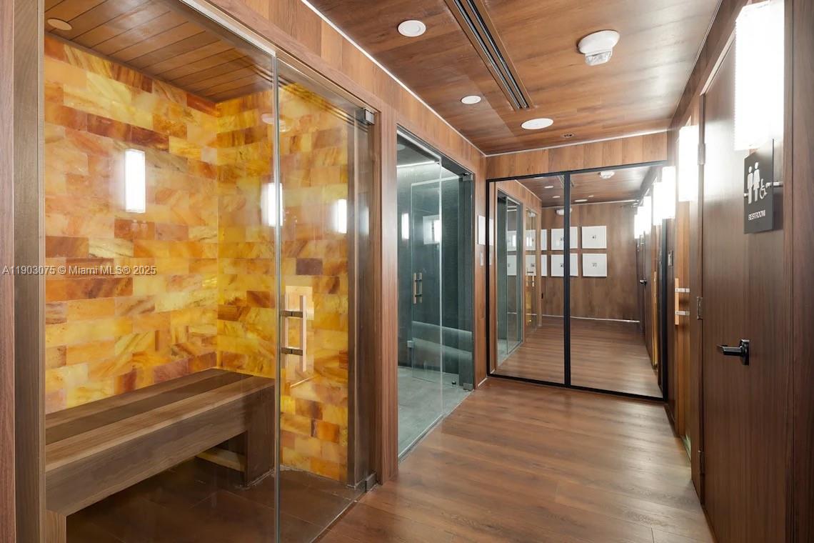 555 NE 34th St # 3, Miami Unit: PH-3