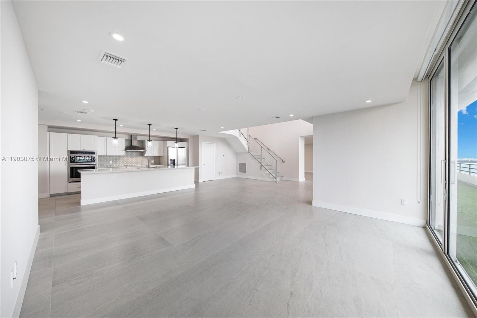 555 NE 34th St # 3, Miami Unit: PH-3