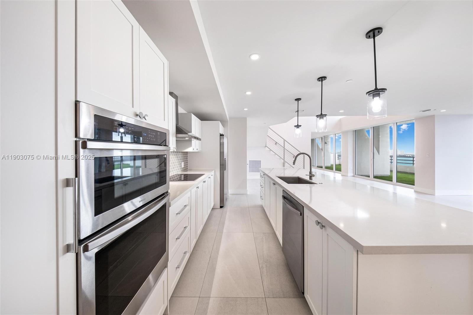 555 NE 34th St # 3, Miami Unit: PH-3