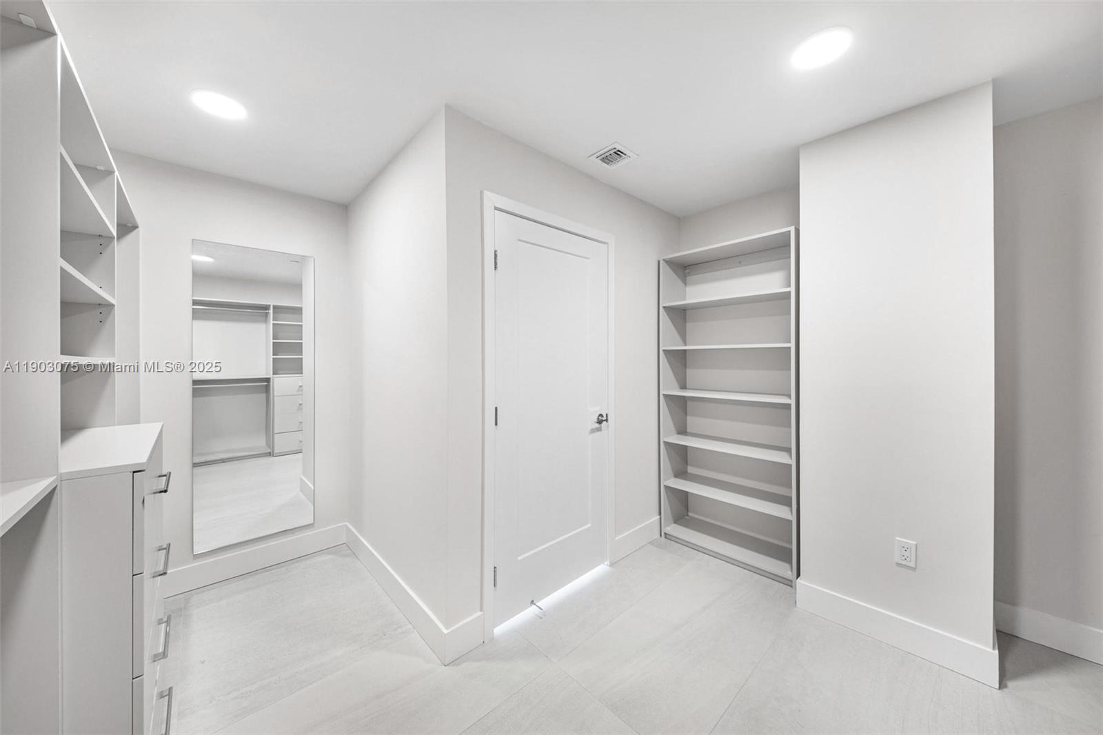 555 NE 34th St # 3, Miami Unit: PH-3