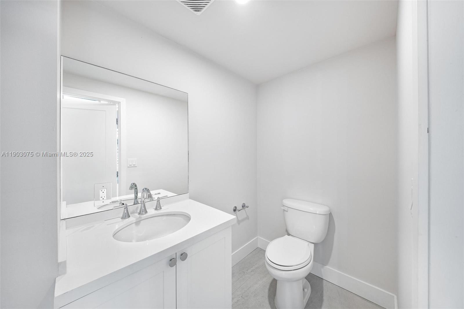 555 NE 34th St # 3, Miami Unit: PH-3