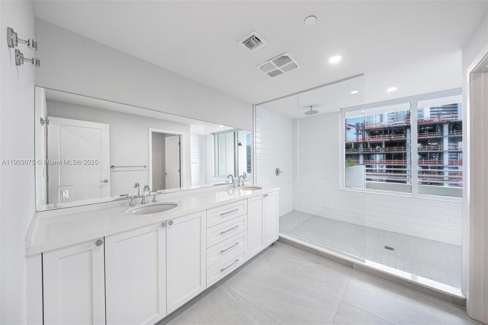 555 NE 34th St # 3, Miami Unit: PH-3