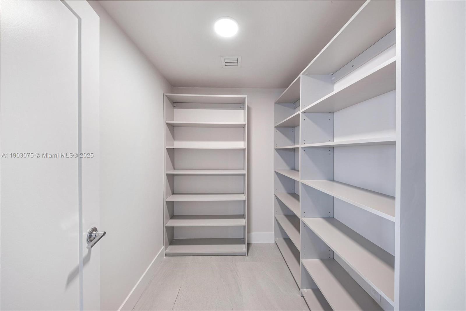 555 NE 34th St # 3, Miami Unit: PH-3