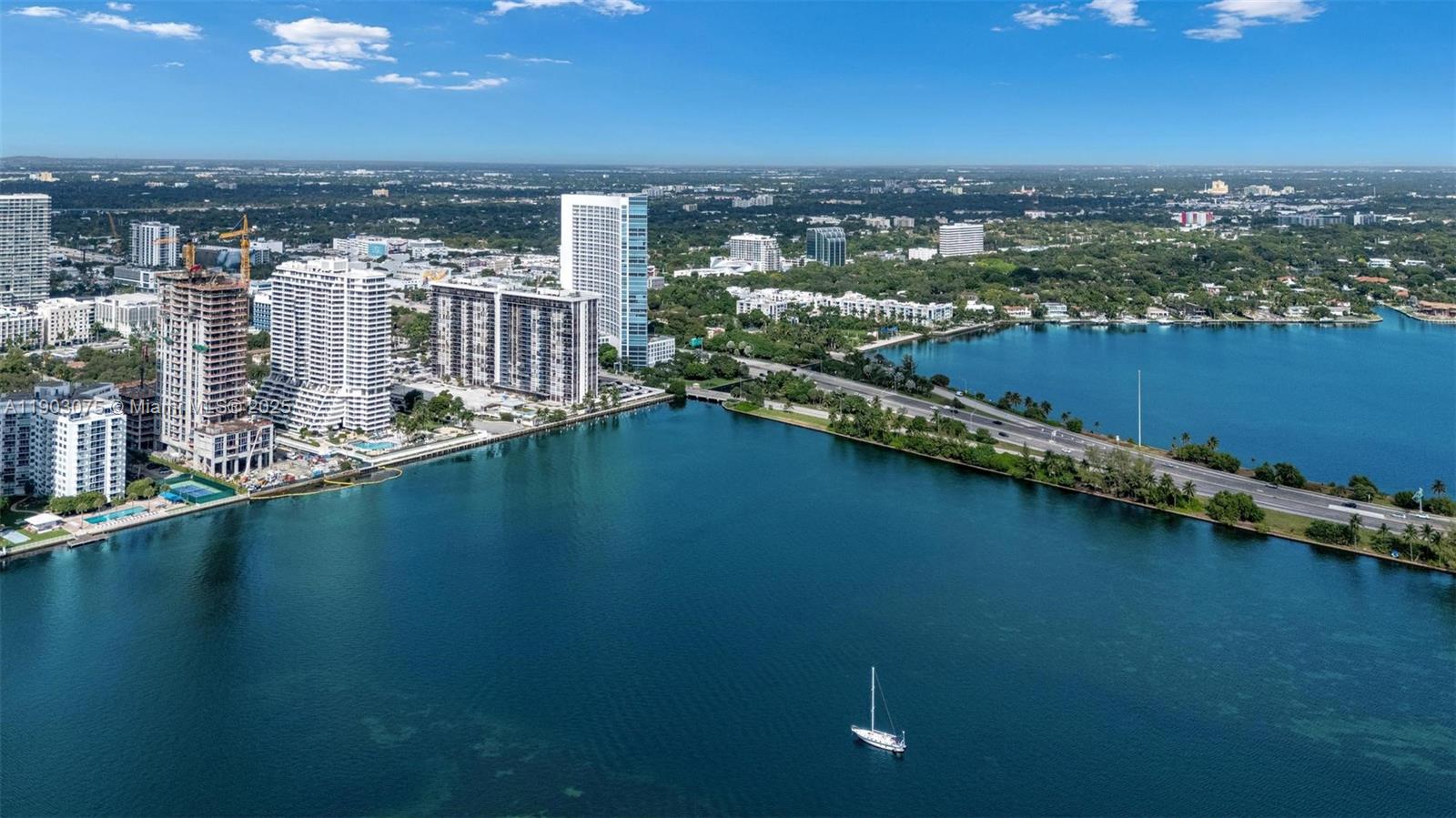 555 NE 34th St # 3, Miami Unit: PH-3